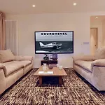 1850 : Elegant Apt. Neuf A 3 Min Des Pistes, Parking Inclus - Fr-1-575-249 Courchevel