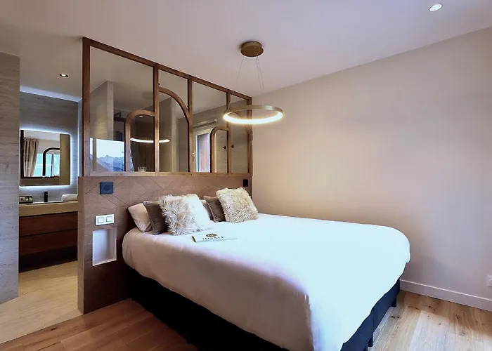 1850 : Elegant Apt. Neuf A 3 Min Des Pistes, Parking Inclus - Fr-1-575-249 * Courchevel