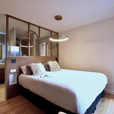 1850 : Elegant Apt. Neuf A 3 Min Des Pistes, Parking Inclus - Fr-1-575-249 * Courchevel